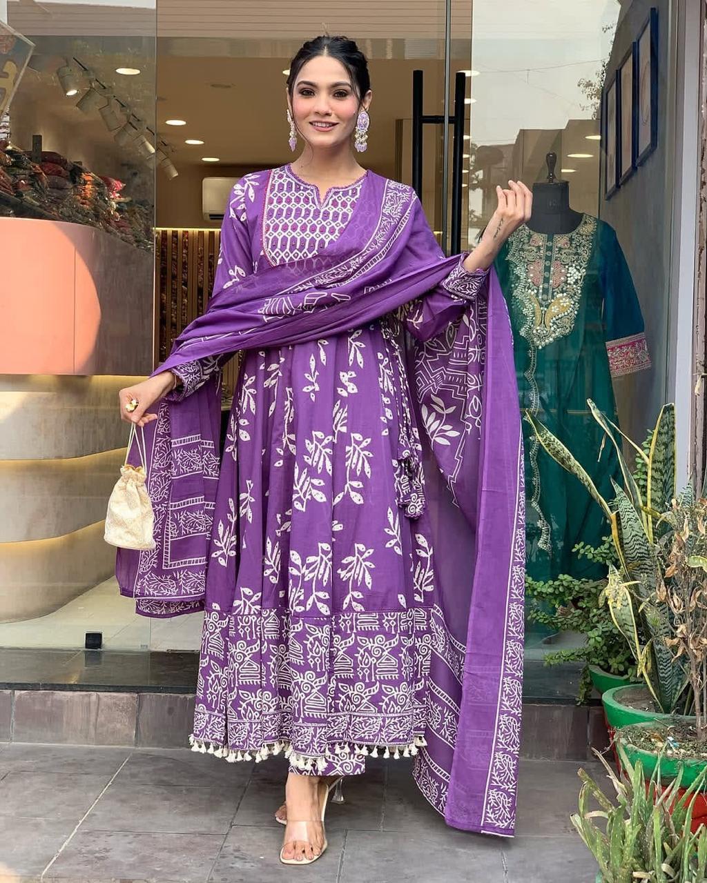 beautiful Heavy Anarkali 3pcs kurti set Suqens work Suit Wich is Beautifully Decorated It is Paired