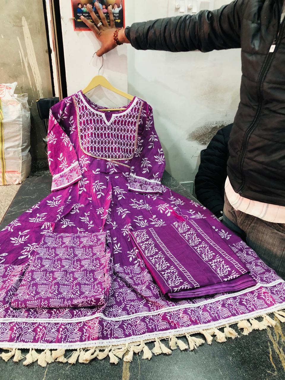 beautiful Heavy Anarkali 3pcs kurti set Suqens work Suit Wich is Beautifully Decorated It is Paired
