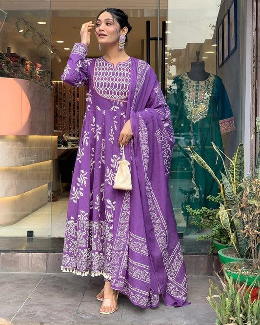 beautiful Heavy Anarkali 3pcs kurti set Suqens work Suit Wich is Beautifully Decorated  It is Paired